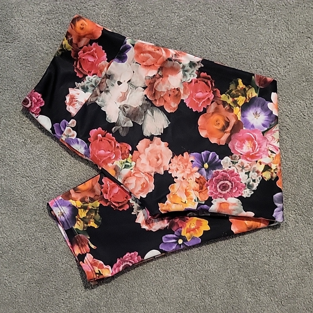 ONZIE Yoga Capri Leggings